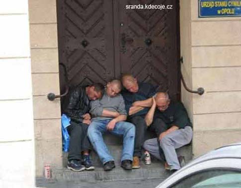 opilci_u_dveri.jpg
